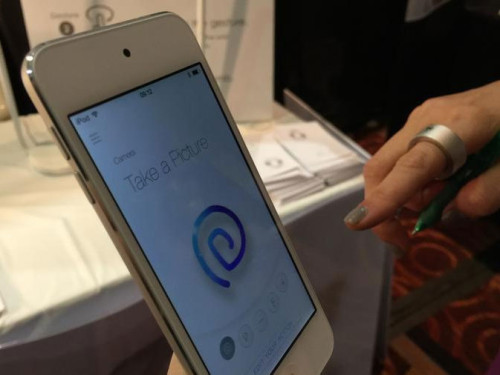 CES2015：功能强大 最小的智能家居手环亮相