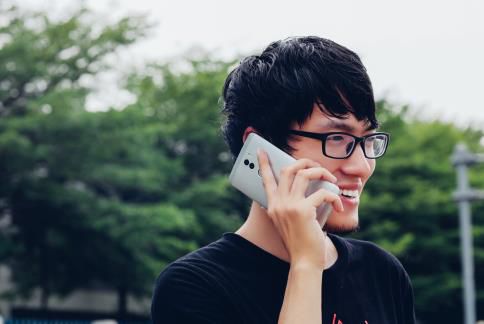 探究360奇酷手机热销的原因，业内人士认为，除了其系列机型，尤其是旗舰版所拥有的可大幅度提高成像质量的“黑白+彩色智能双摄技术”、能有效降低手机温度的“太空水冷散热系统”和充电10分钟，通话4小时的涡轮闪充技术等诸多黑科技外，还在于该机型使用了基于Android