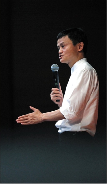 马云，现为阿里巴巴董事局主席。1999年创办阿里巴巴，2003年后创办淘宝、支付宝、天猫等产品。2014年9月，阿里巴巴在美国纽交所上市。 新京报记者 薛珺 摄