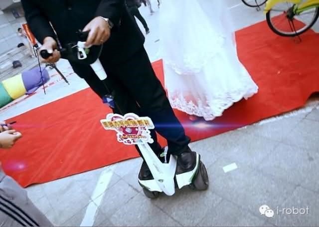千亿级婚庆市场，i-ROBOT平衡车智能元素惹人爱