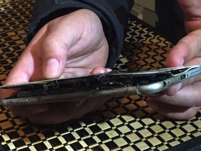iPhone在飞机上突然起火 主人以为飞机要坠毁