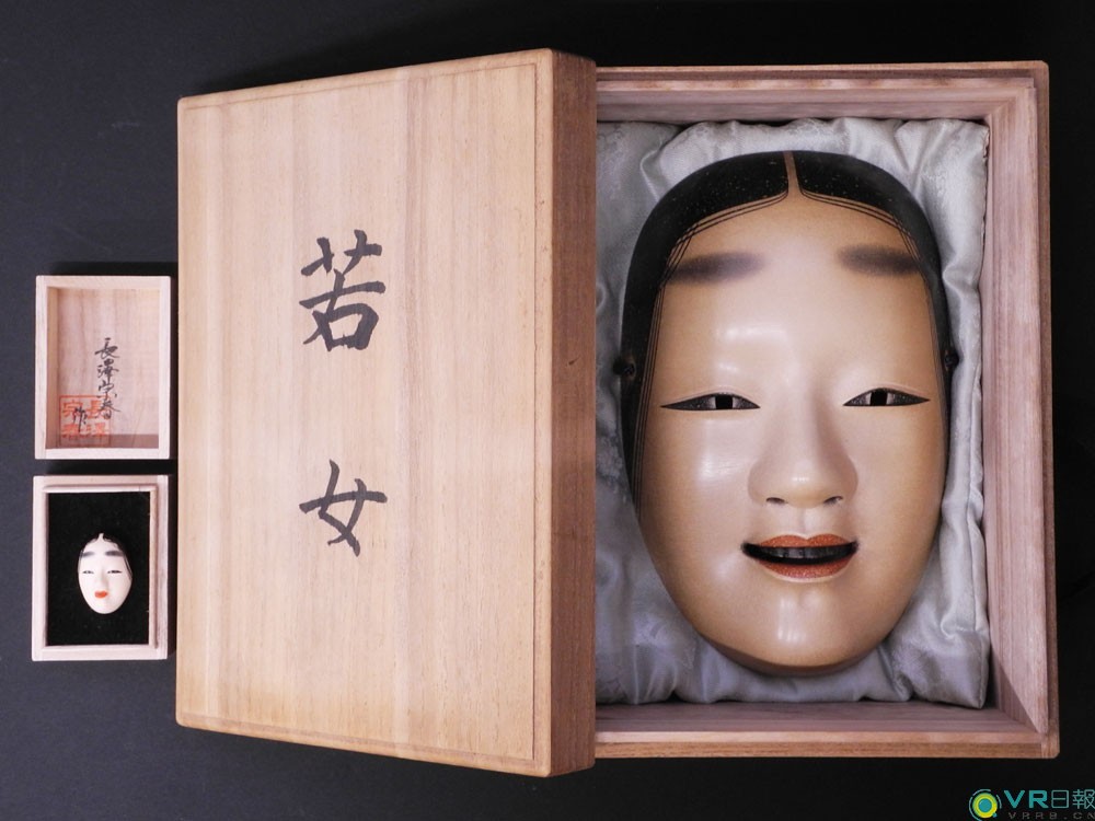 来自日本山芳春作的木雕能面