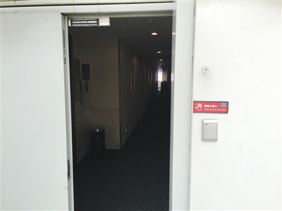 酒店色情卡片牵出色情服务团伙 卖淫女随叫随到