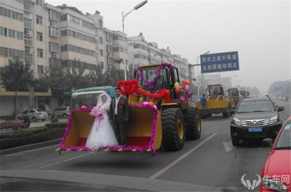 挖掘机.jpg