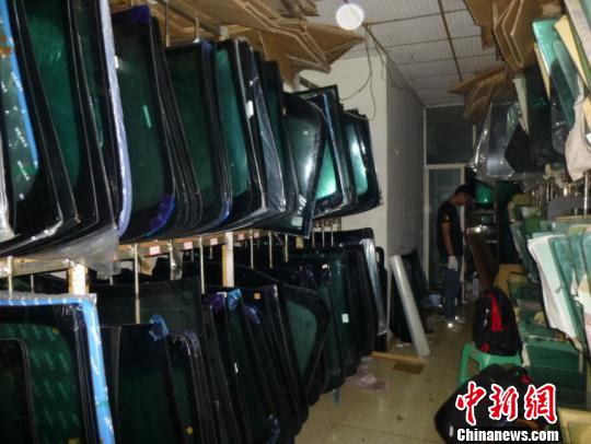 涉案9000余万 重庆破获特大制售假冒
玻璃案