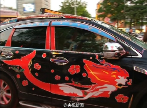 满车“镶钻”很拉风？ 罚500元责令恢复原貌
