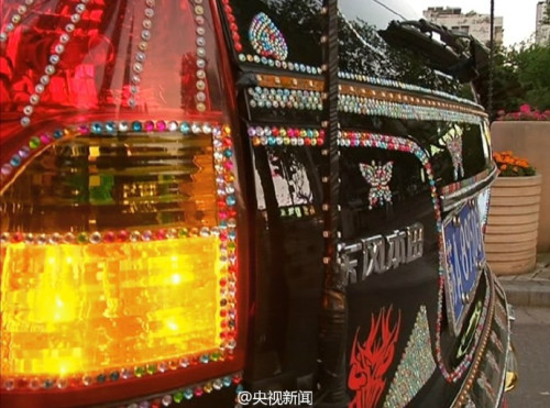 满车“镶钻”很拉风？ 罚500元责令恢复原貌