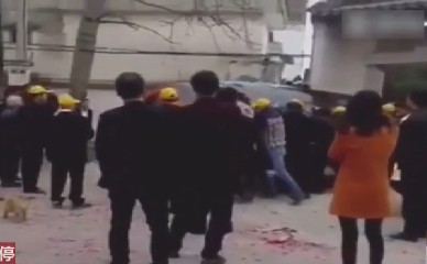 只为一口气怒堵别人家门 奥迪3个月不挪车