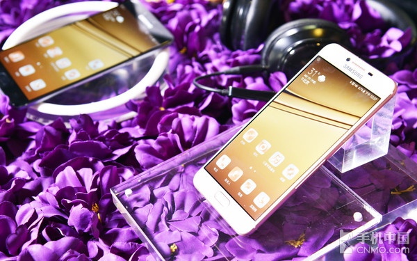 骁龙625全球首发！ 三星Galaxy C7上市第4张图