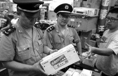中关村电子城公然售假：成本几十元卖数百