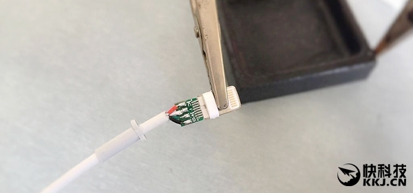 iPhone数据线为何“不耐操”？真相无语！