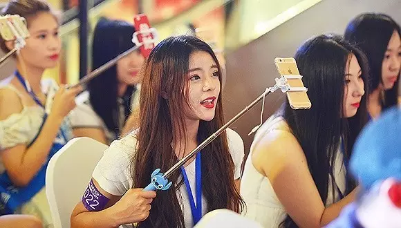 自带流量的网红背后也有推手：网红孵化器如何孵化网红？