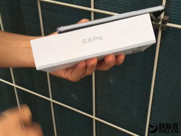 红米Pro真机曝光！外形亮瞎眼