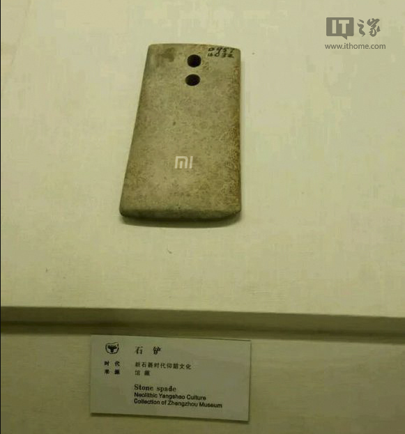 红米Pro撞脸博物馆石器文物，网友：小米时光机
