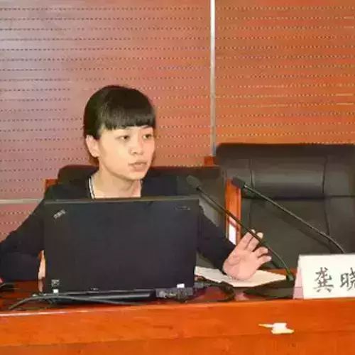 刘强东靠身边的女人，给京东带来多少流量？