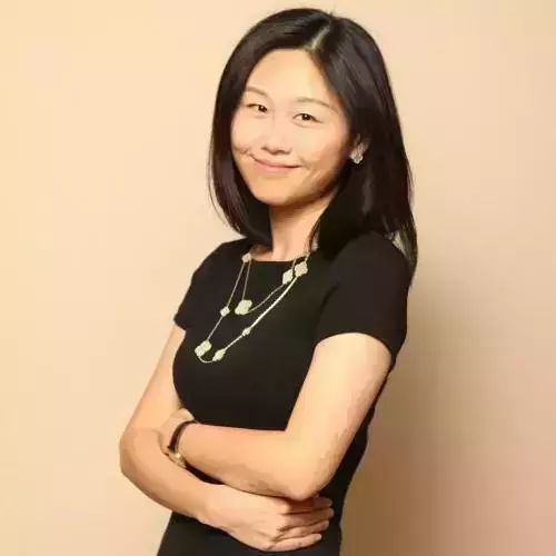 刘强东靠身边的女人，给京东带来多少流量？