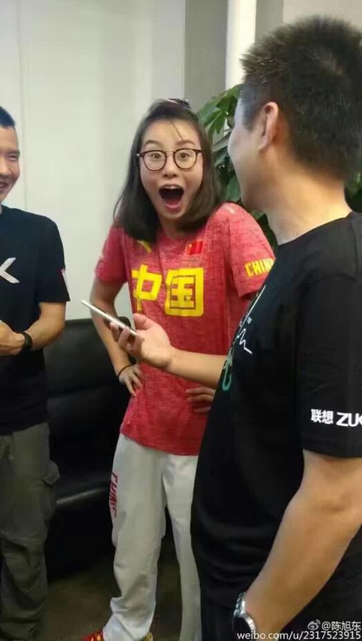 “洪荒少女”傅园慧回京 手机厂商大献殷勤图个啥