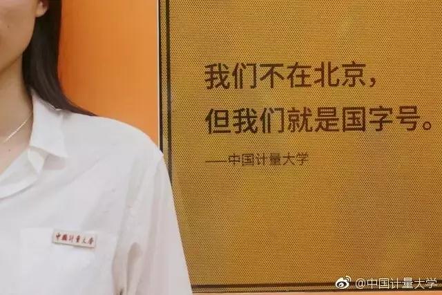 这列名叫“青春号”地下铁，载满了12所大学的表白文案