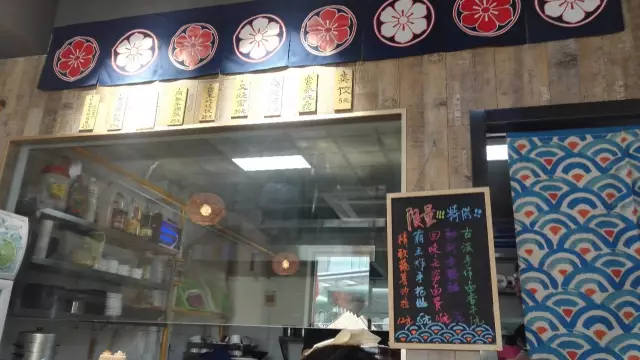沙县小吃开了轻食店，接地气的老牌餐饮要怎么变洋气？