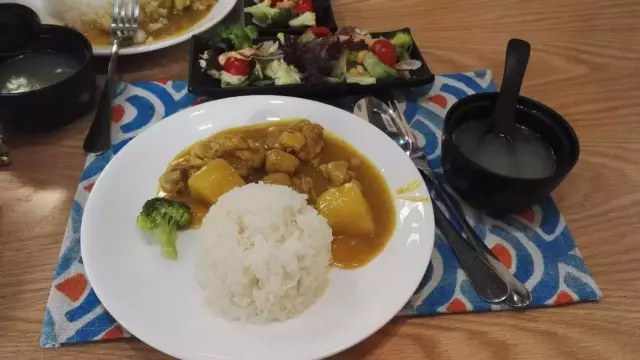 沙县小吃开了轻食店，接地气的老牌餐饮要怎么变洋气？
