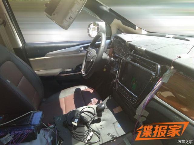 7座布局/侧滑门设计 曝长安欧尚全新MPV谍照