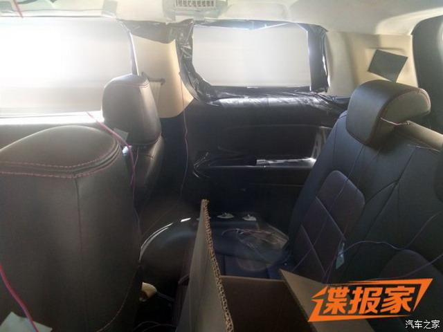 7座布局/侧滑门设计 曝长安欧尚全新MPV谍照
