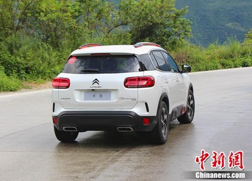318国道上的天逸