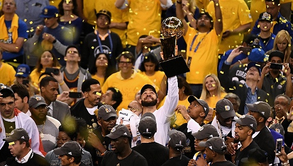 勇士队卖出了NBA最高价球衣广告，但价格还不到巴萨三分之一        