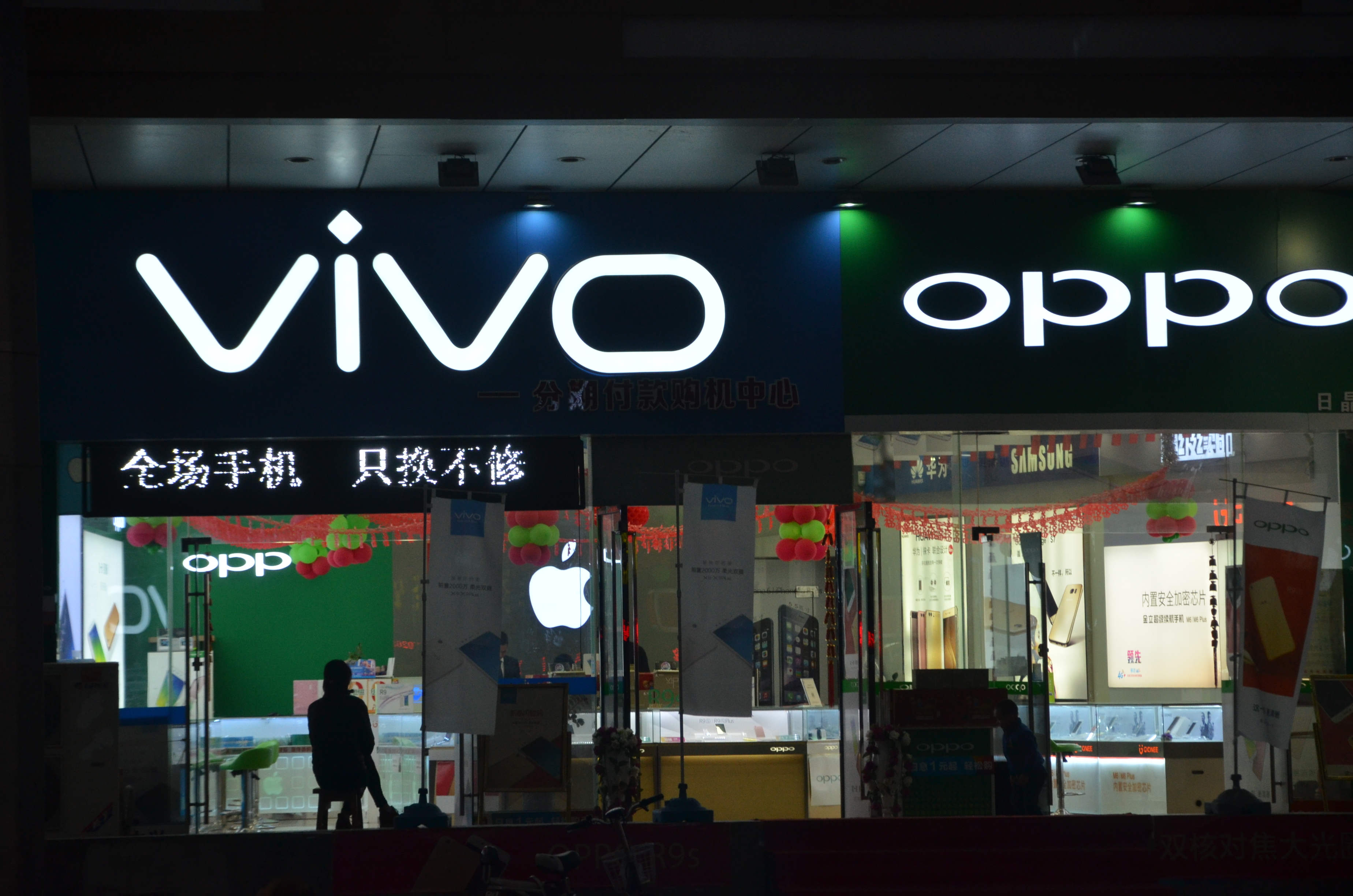 互揭“老底儿”，手机线下战火正考验OV的“手足情”        