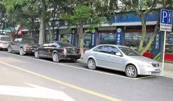 明明停在车位里，为什么还会被贴条罚款？