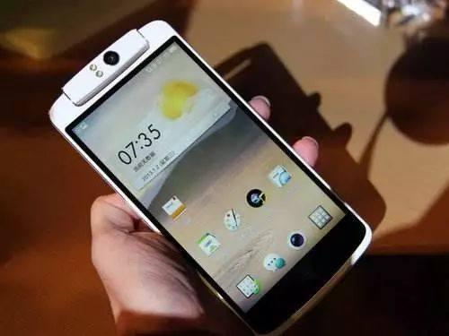 一加手机，戴着 OPPO 的黄金脚镣走向平庸
