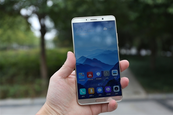 华为Mate 10防水性能实测:水下播放视频无压力