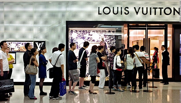 GUCCI与LV的豪门对决，胜负手还是中国消费者        