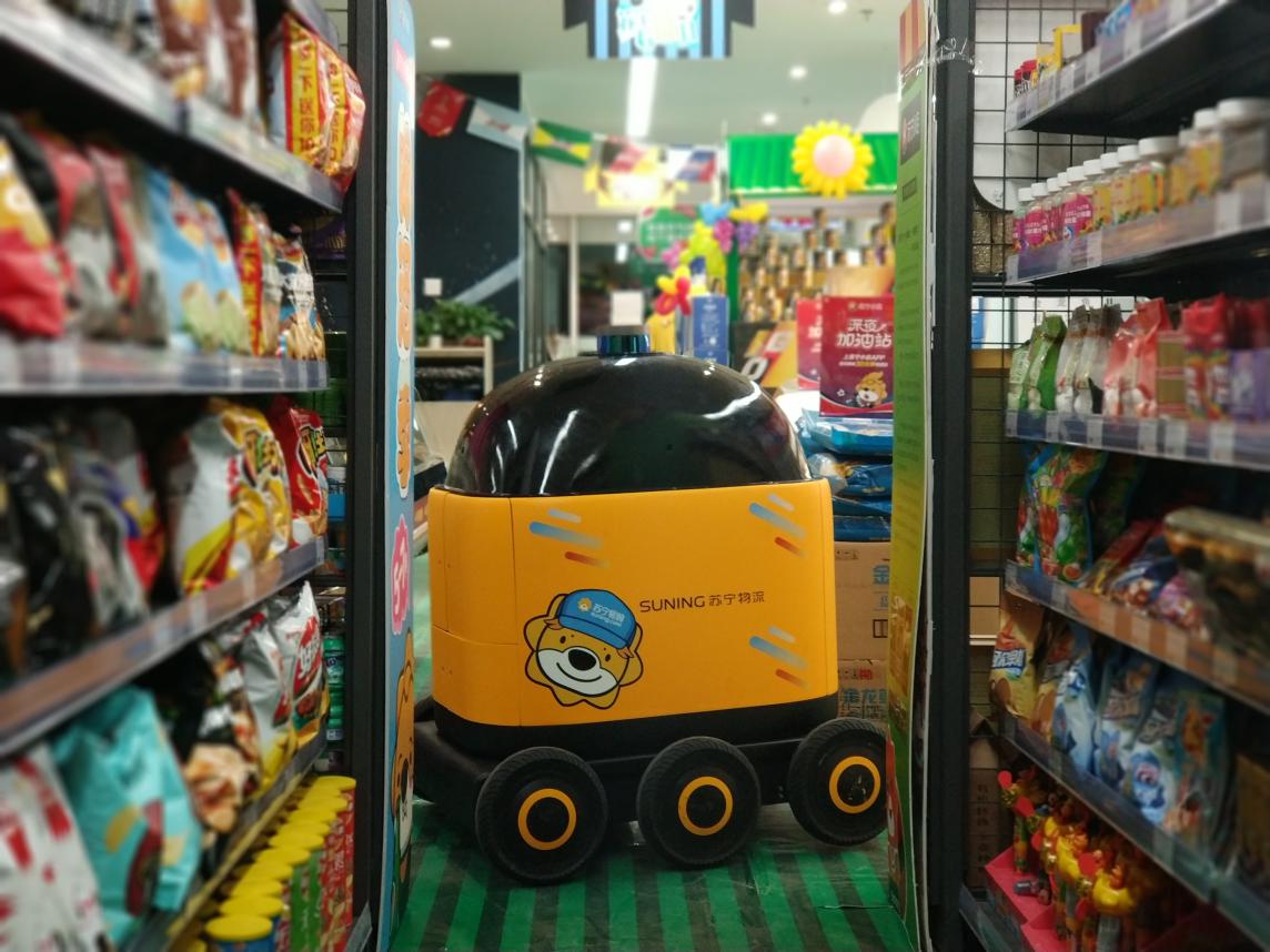 卧龙一号在苏宁小店拣货区