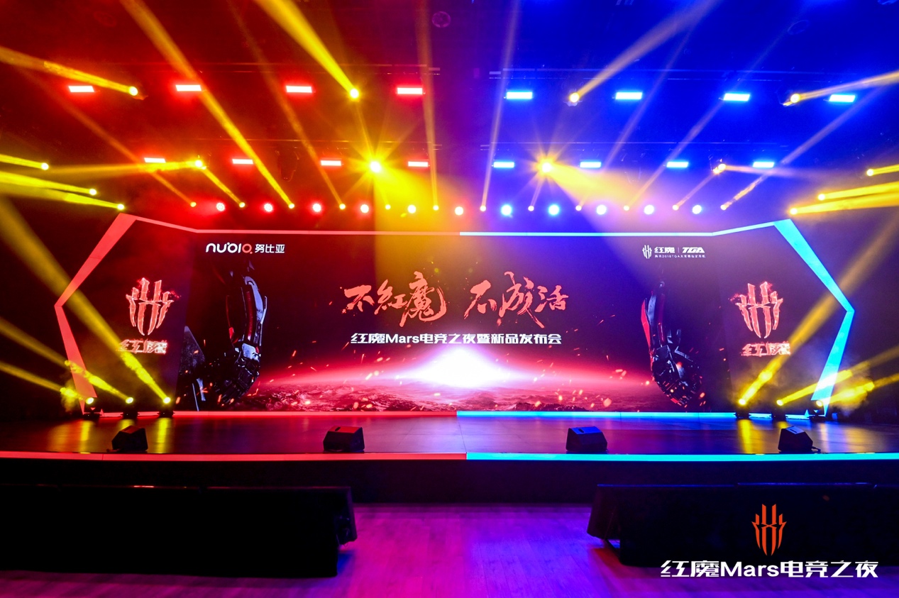 图片包含 室内, 监视器, 台阶, 场景自动生成的说明