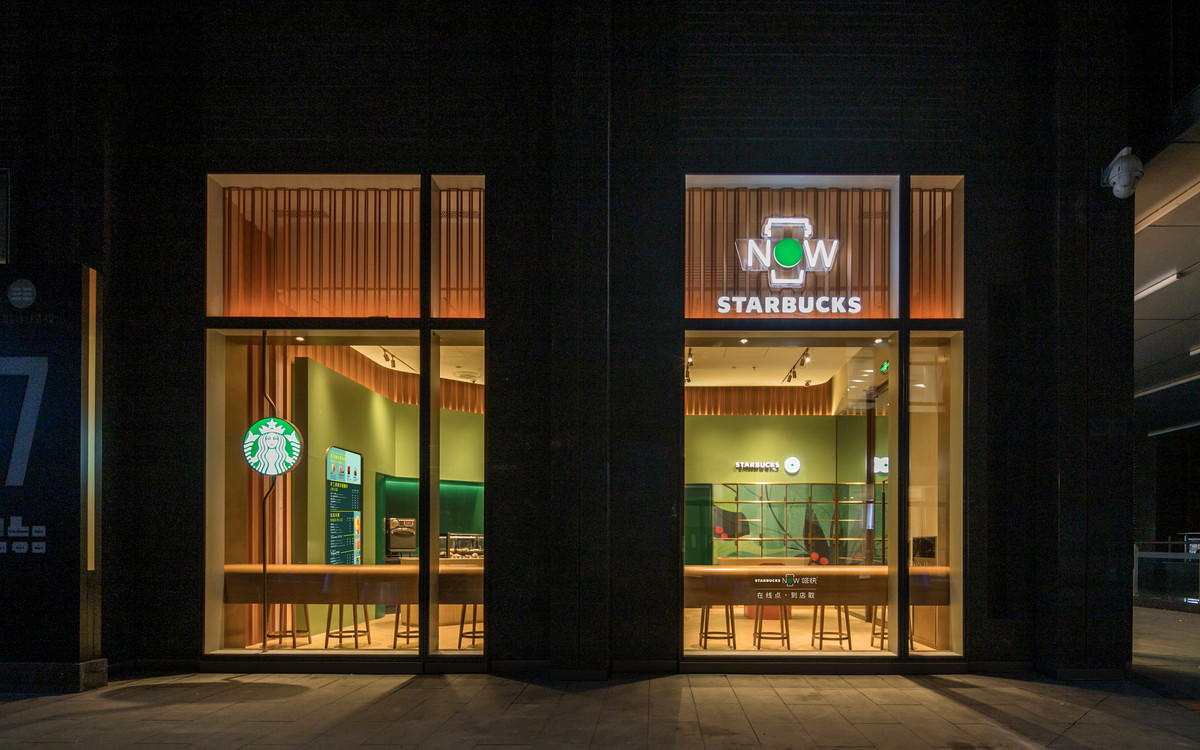最前线 | 星巴克开了全球首家“啡快”概念店，离瑞幸自提店不到20米