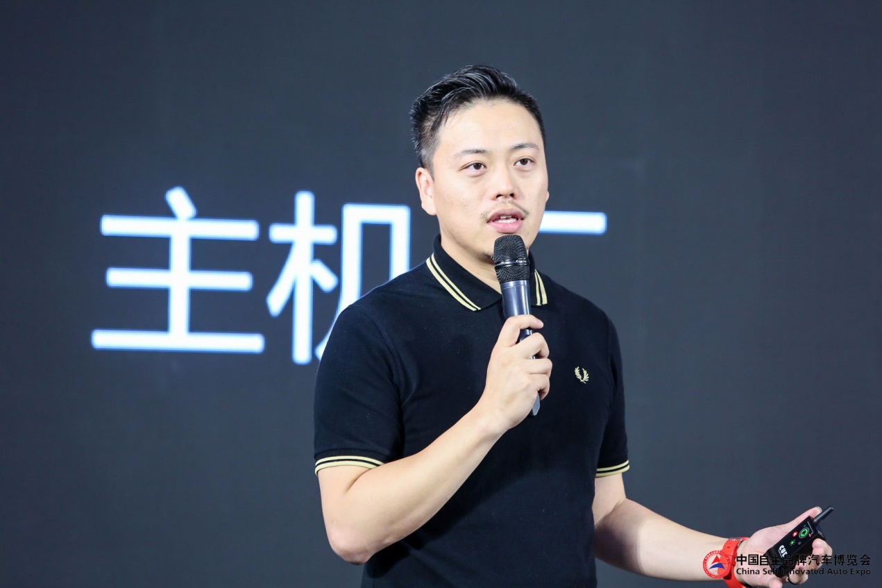 C:\Users\admin\Desktop\中国自主品牌
发展论坛图片\阿里
事业部整车用户总监 黄晔.jpg