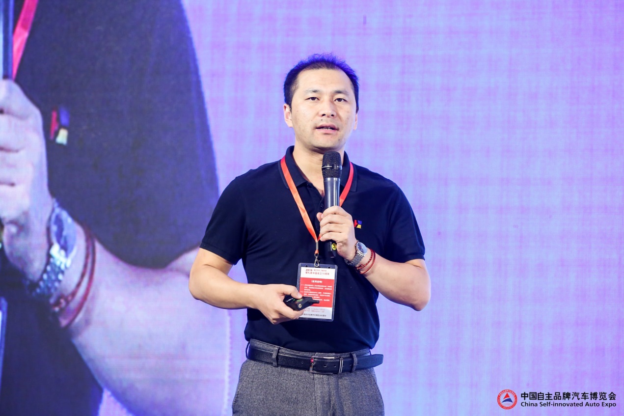 C:\Users\admin\Desktop\中国自主品牌
发展论坛图片\德师傅创始人 张久鹏.jpg