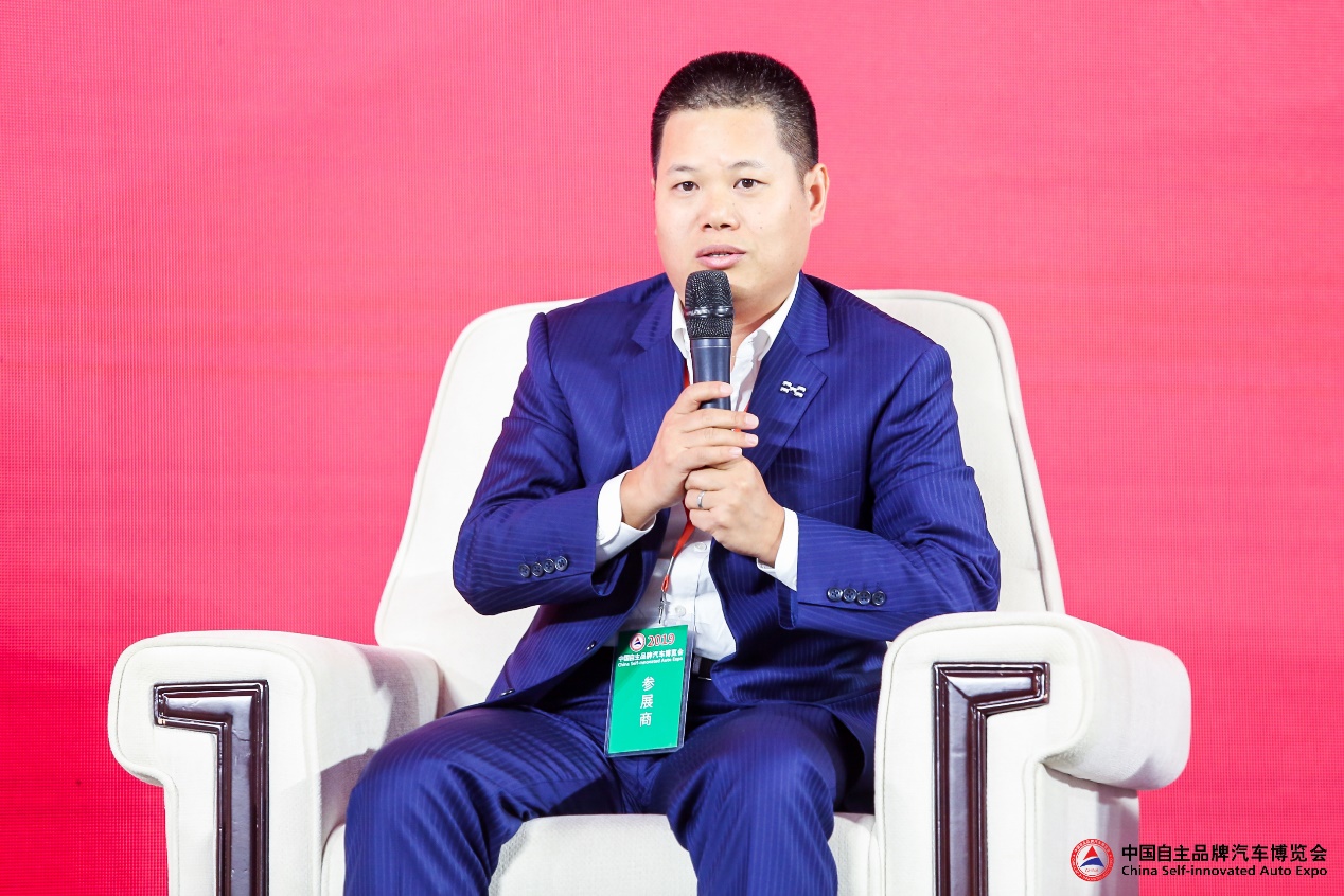 E:\献礼中华人民共和国成立70周年暨中国自主品牌
发展论坛 - 20190904\爱驰
销售副总裁 舒刚志.jpg