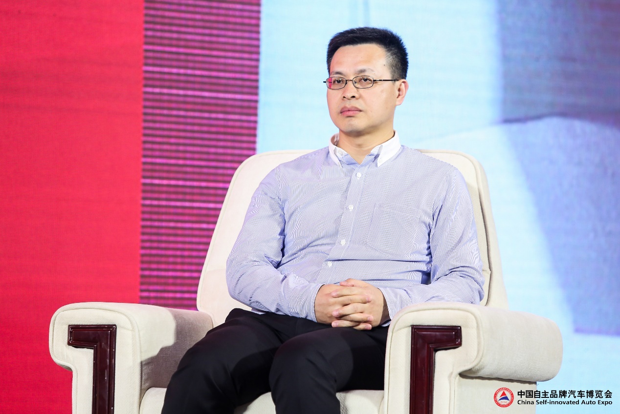 E:\献礼中华人民共和国成立70周年暨中国自主品牌
发展论坛 - 20190904\威马
科技集团有限公司首席数据官梅松林博士.jpg