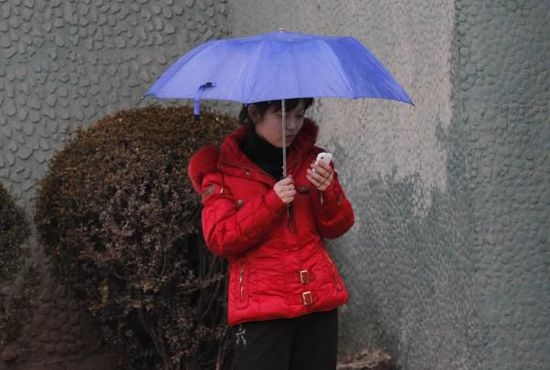 外媒：手机成朝鲜成最潮求婚礼物